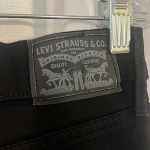 NWOT Levi’s 311 Shaping Skinny Size 31 Black Jeans